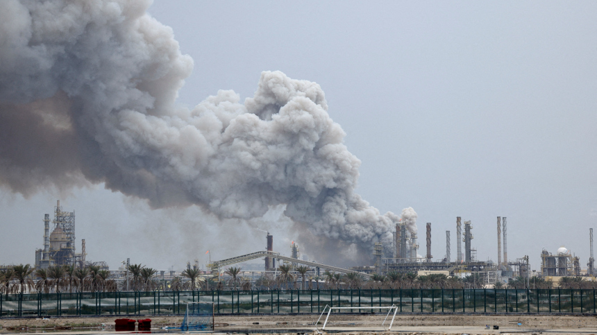 В Иране атакованы нефтехимические и алюминиевый заводы