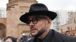 «Говорят, с годами боль утихает»: Киркоров обратился к покойной маме