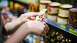 «Больше не верят картинке»: как изменился рынок косметики в России