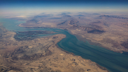 Иран приостановил движение в Ормузском проливе после атак Израиля на Ливан