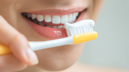 Жвачка не поможет: несвежее дыхание может быть признаком болезни