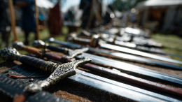 День мечей, магии и смелых подвигов: что отмечают 9 апреля 2026