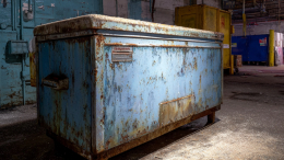 Замерзла заживо: тело женщины нашли в морозильной камере