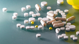 Ядовитая жажда внимания: женщина пыталась убить ребенка таблетками ради «драмы»