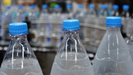 Не понравилось поражение: фанаты «Зенита» забросали футболистов «Спартака» бутылками