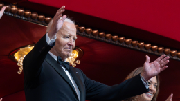 Ужинает с геями* и молчит: чем занимается Джо Байден на пенсии