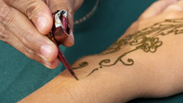 Сувенир из Египта: тату хной оставило пятилетнему мальчику шрам на всю жизнь