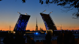 Символ города: в Петербурге начался сезон развода мостов