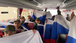 «Мама, я домой еду!» — бойцы, вернувшиеся из плена, созвонились с родными