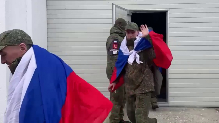 Самолет с освобожденными из плена ВСУ солдатами ВС РФ приземлился в Подмосковье