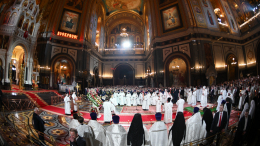 В Москве начался крестный ход возле Храма Христа Спасителя