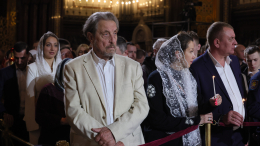 Отец Илона Маска посетил пасхальную службу в Храме Христа Спасителя