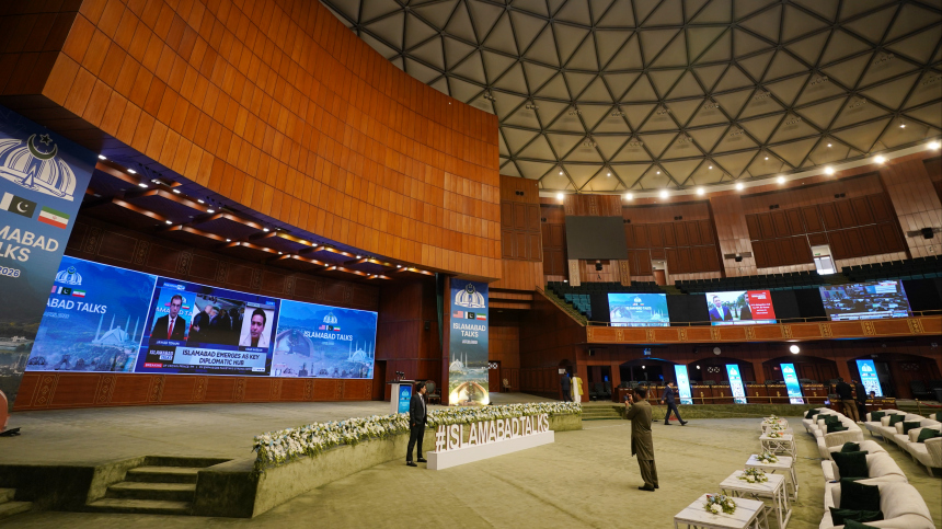 Едва не подрались: почему провалились переговоры США и Ирана в Пакистане