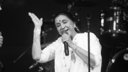 В возрасте 92 лет умерла болливудская певица Аша Бхосле