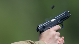 Мальчишник обернулся трагедией: жених случайно застрелил друга