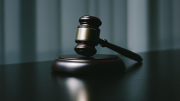 Младше в два раза: 30-летняя женщина совращала 15-летнего подростка в Сингапуре