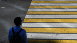 Заметили в последний момент: пешеходы чудом спаслись от наезда автомобилей