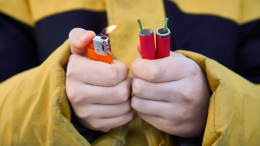 Момент взрыва петарды в кармане подростка в Орехово-Зуеве попал на видео