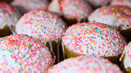 Нельзя выбрасывать? Священник Портнов объяснил, что делать с остатками куличей