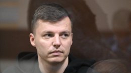 Взяли под стражу в зале суда: Артему Чекалину вынесли приговор по делу о выводе денег за рубеж