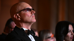 Бероев вышел в свет с молодой женой на премьере фильма в Токио