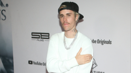 Что это было? Знаменитости высмеяли Джастина Бибера за странное выступление