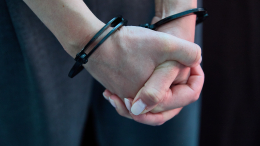 Сделавшую кальян из кулича девушку задержали в Москве