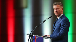 Из партии Орбана в оппозицию: чем известен победивший на выборах в Венгрии Петер Мадьяр