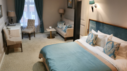 «Волосы меня подставили»: отель выставил блогеру счет за испачканное полотенце