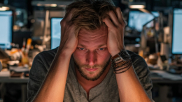 Отношения и покупки: психологи составили рейтинг самых тяжелых жизненных ситуаций