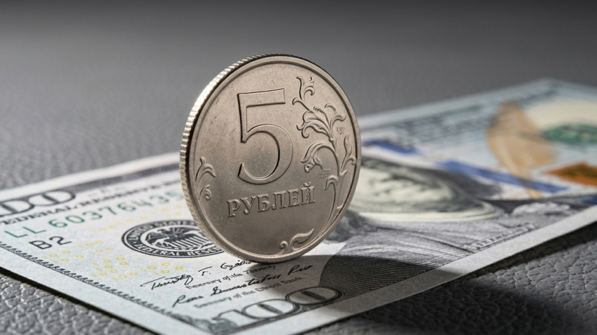 Покупать сейчас или ждать: может ли в мае доллар упасть до 70 рублей — прогноз