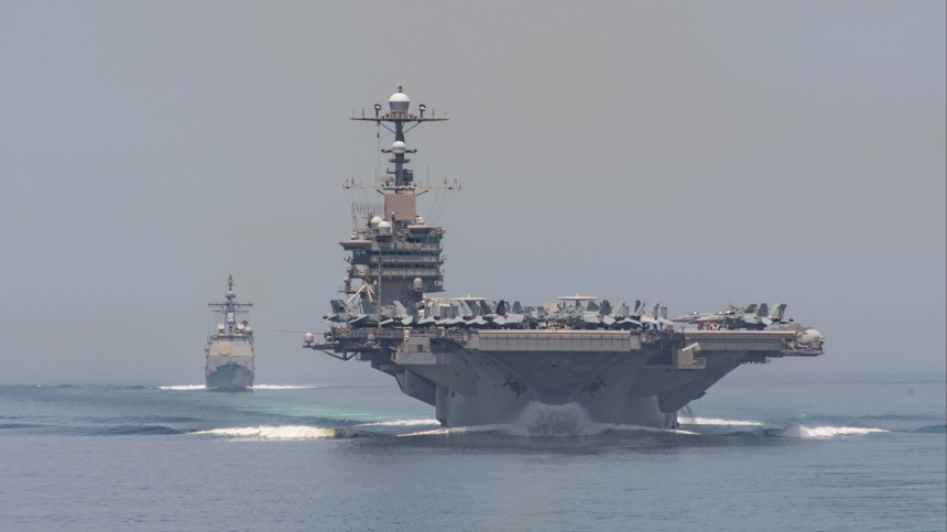 «Известия» единственные из российских СМИ показали обстановку в Ормузском проливе после начала блокады