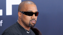 Кулаком в лицо: рэпера Канье Уэста обвинили в нападении на человека