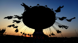 Ярмарка кошмаров: 21-летняя певица погибла во время катания на карусели