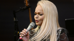 «Для ушей полезно»: Лариса Долина об отношении к винилу