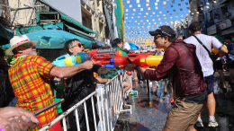 Традиционный Новый год отметили в Таиланде грандиозной водной битвой