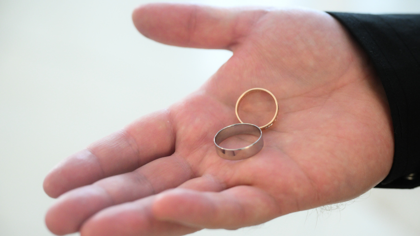 Холостяки в опасности: почему женатые люди реже болеют раком