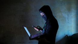 Россиян предупредили о мошеннических схемах, связанных с замедлением интернета