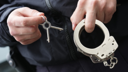 Семейный бизнес: 90-летняя пенсионерка отмывала деньги от продажи наркотиков сыном