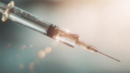 Опасная стройность: после уколов для похудения у женщины почернел язык