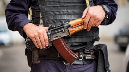 В Оренбуржье идет розыск вооруженного преступника: в ходе задержания погиб полицейский