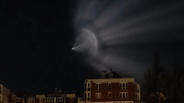 «Космическая медуза» распустилась в небе над Санкт-Петербургом