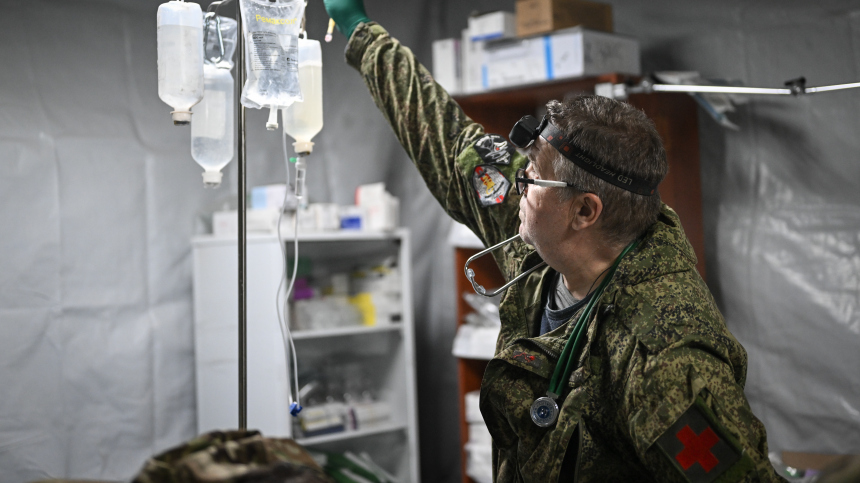 «Здесь становятся хорошими хирургами»: как работают врачи в зоне СВО