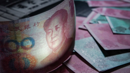 Денежный дождь: в Китае женщина выбросила в окно почти 20 миллионов рублей