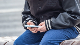 Ответят по закону: юрист объяснил, как мошенники вовлекают детей в преступления