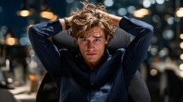 Разряженный телефон и подъем с кровати: миллениалы назвали главные факторы стресса