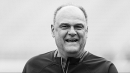 «Научил быть мужчиной»: умер легендарный баскетболист Оскар Шмидт