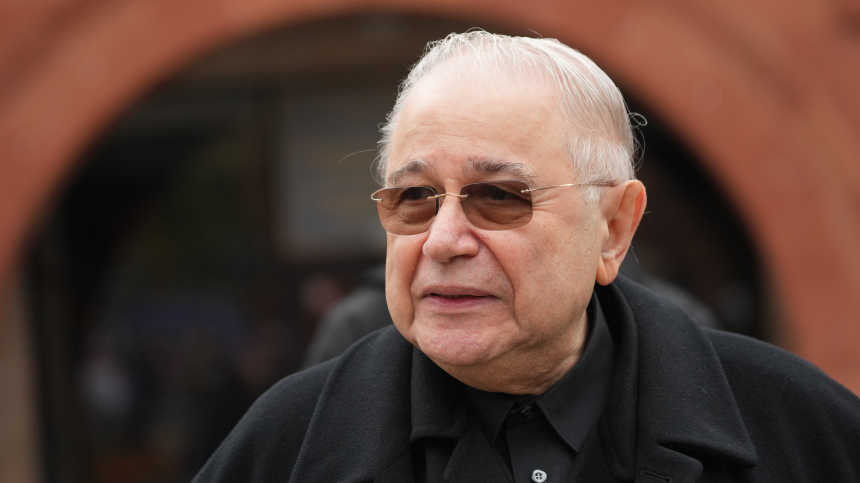 Петросян уверен, что Фицо повторил его шутку 2016 года про русских и шнурки