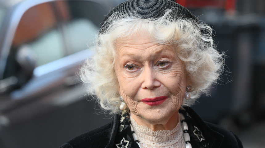 «Вы мне позвоните»: Светлана Немоляева вывела мошенников из себя