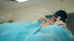 Красота любой ценой: почему подростки все чаще решаются на пластические операции